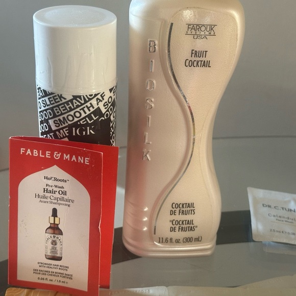 Makeup Set with Pink and Gold Accents - Picture 2 of 16